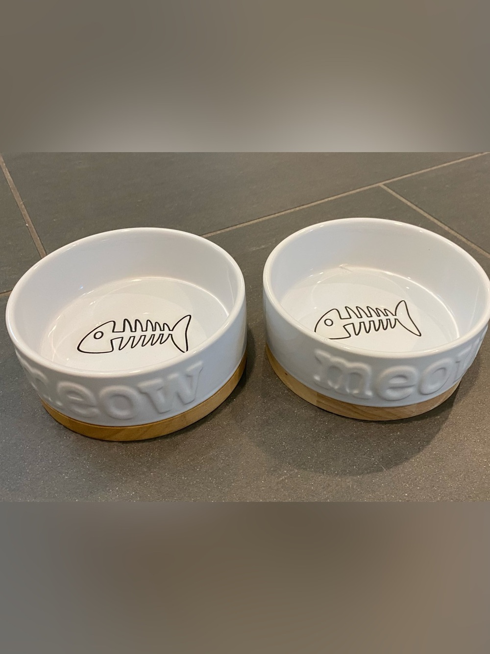Round Ceramic Cat Bowls - White with Bamboo Base